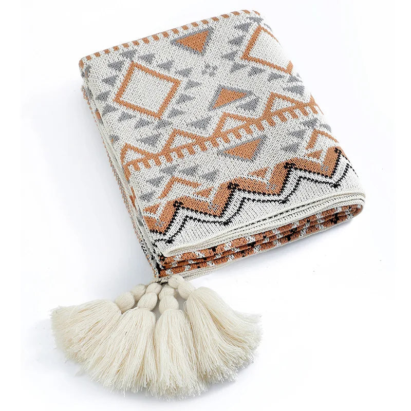Geometrische Boho Strickdecke mit Fransen