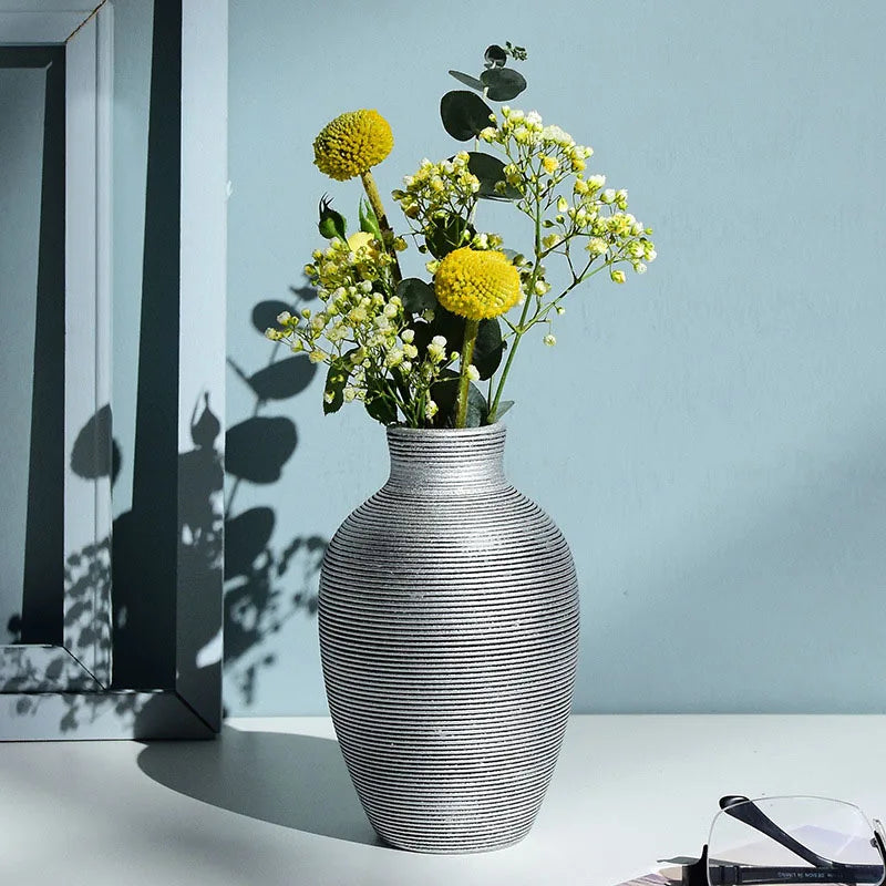 Minimalistische Keramikvase