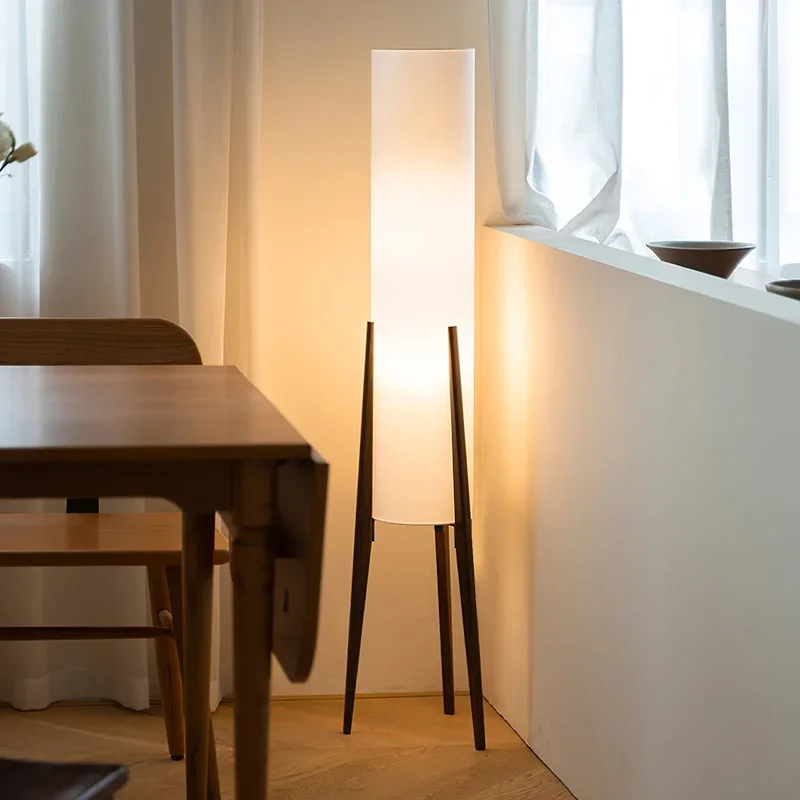Lampadaire moderne en noyer massif pour salon – Lampe sur pied élégante avec éclairage doux et montage facile | Produit haut de gamme pour la maison et le bien-être (Royaume-Uni)