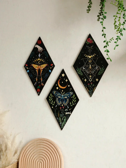 Schmetterling & Mond Holz Wandkunst – Handgemalte nordische Boho Wohnkultur Akzent