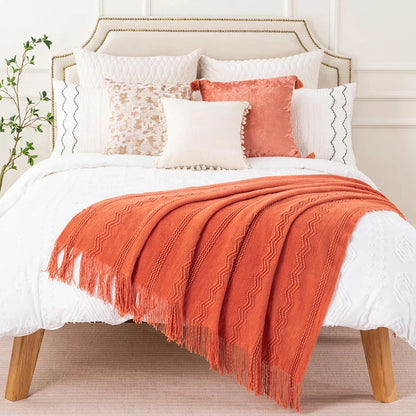 Boho Strickdecke – Weiche leichte Acryl-Decke mit Fransen