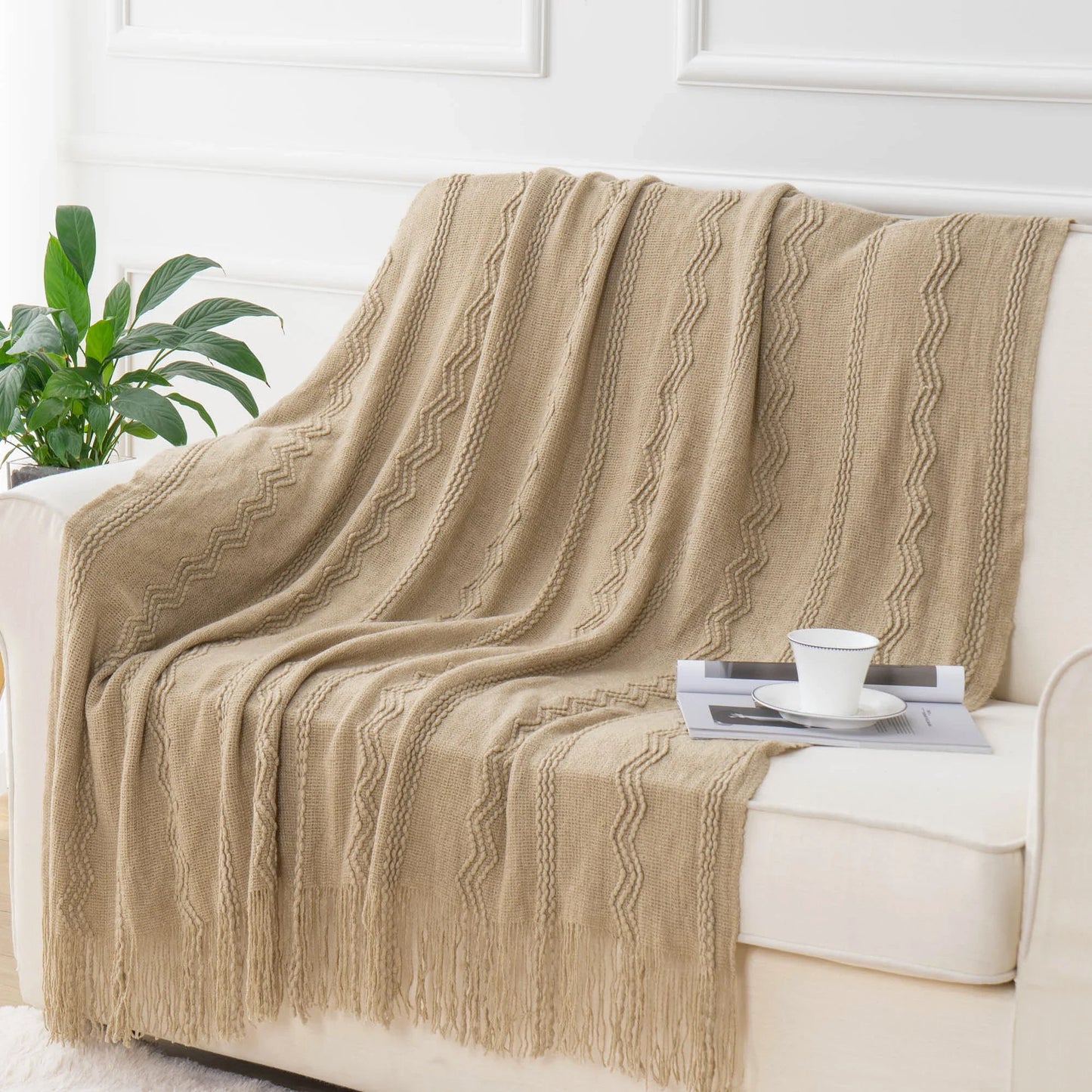 Boho Strickdecke – Weiche leichte Acryl-Decke mit Fransen