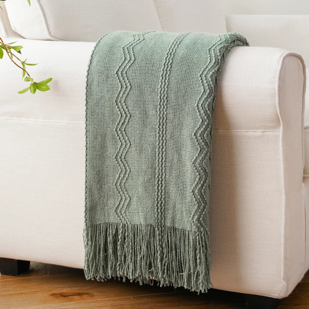 Boho Strickdecke – Weiche leichte Acryl-Decke mit Fransen