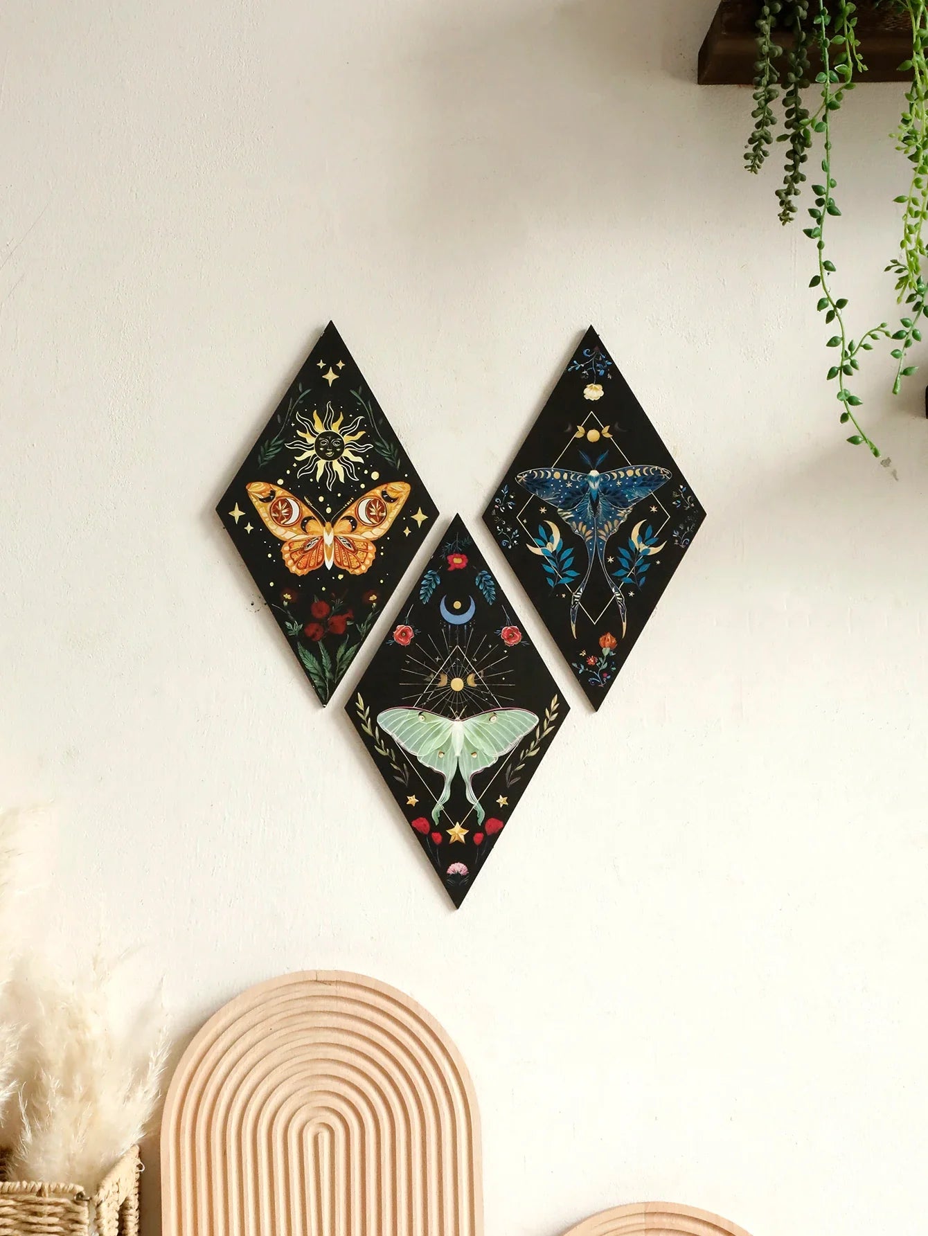 Schmetterling & Mond Holz Wandkunst – Handgemalte nordische Boho Wohnkultur Akzent