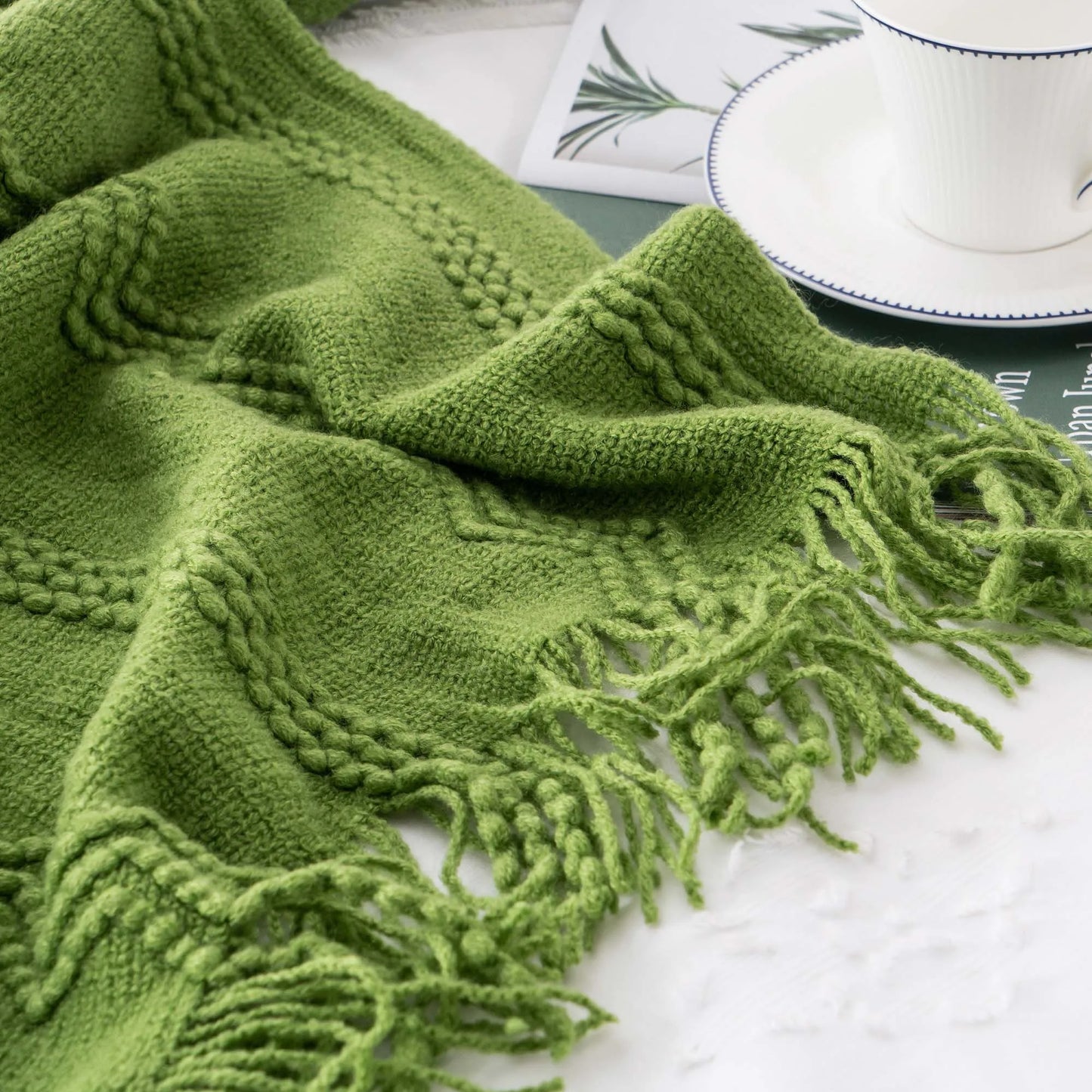 Boho Strickdecke – Weiche leichte Acryl-Decke mit Fransen