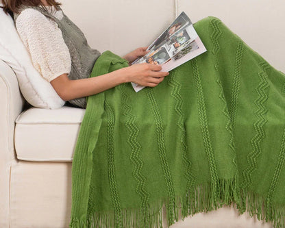 Boho Strickdecke – Weiche leichte Acryl-Decke mit Fransen