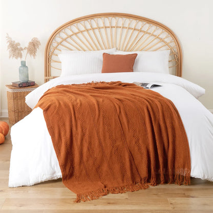 Boho Strickdecke – Weiche leichte Acryl-Decke mit Fransen