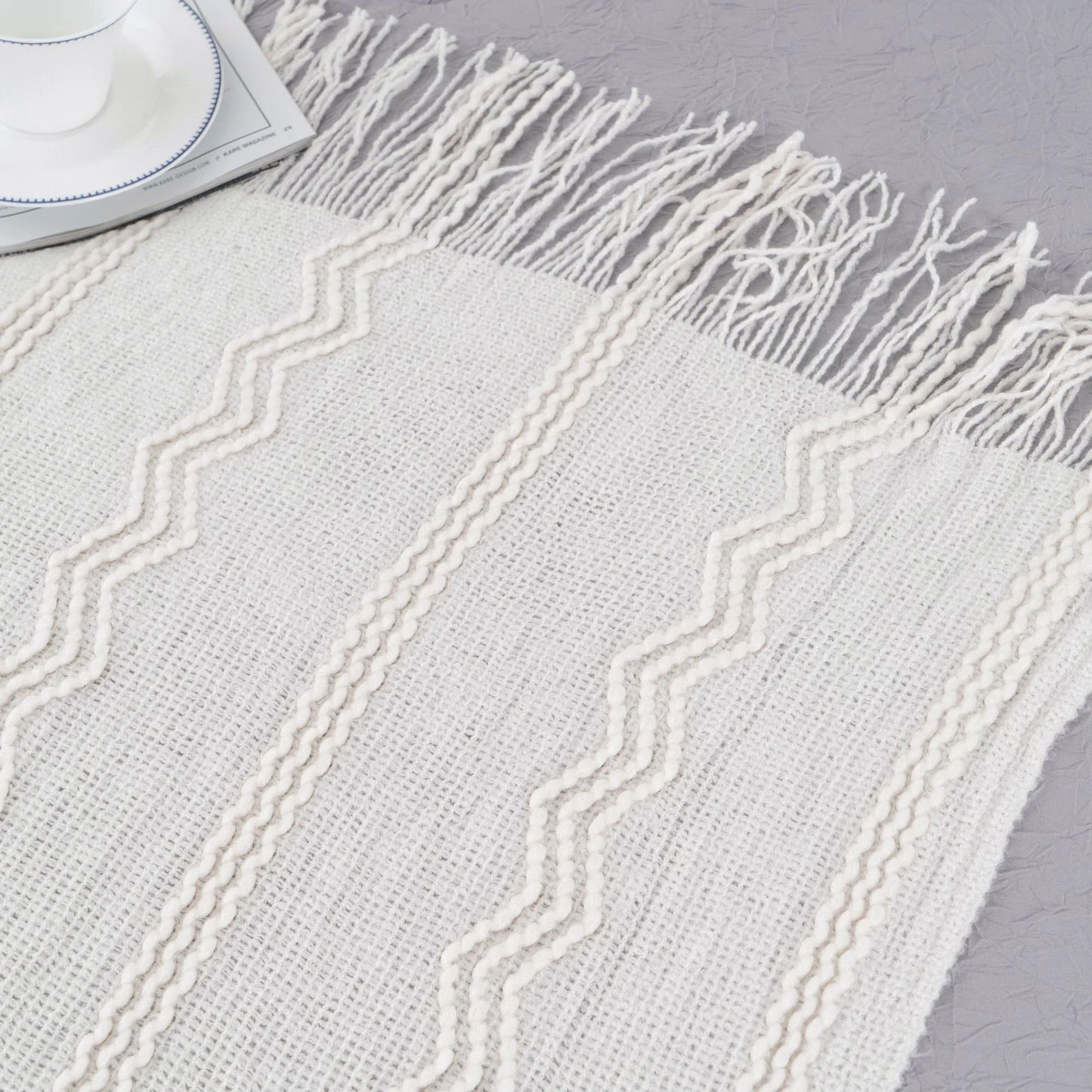 Boho Strickdecke – Weiche leichte Acryl-Decke mit Fransen
