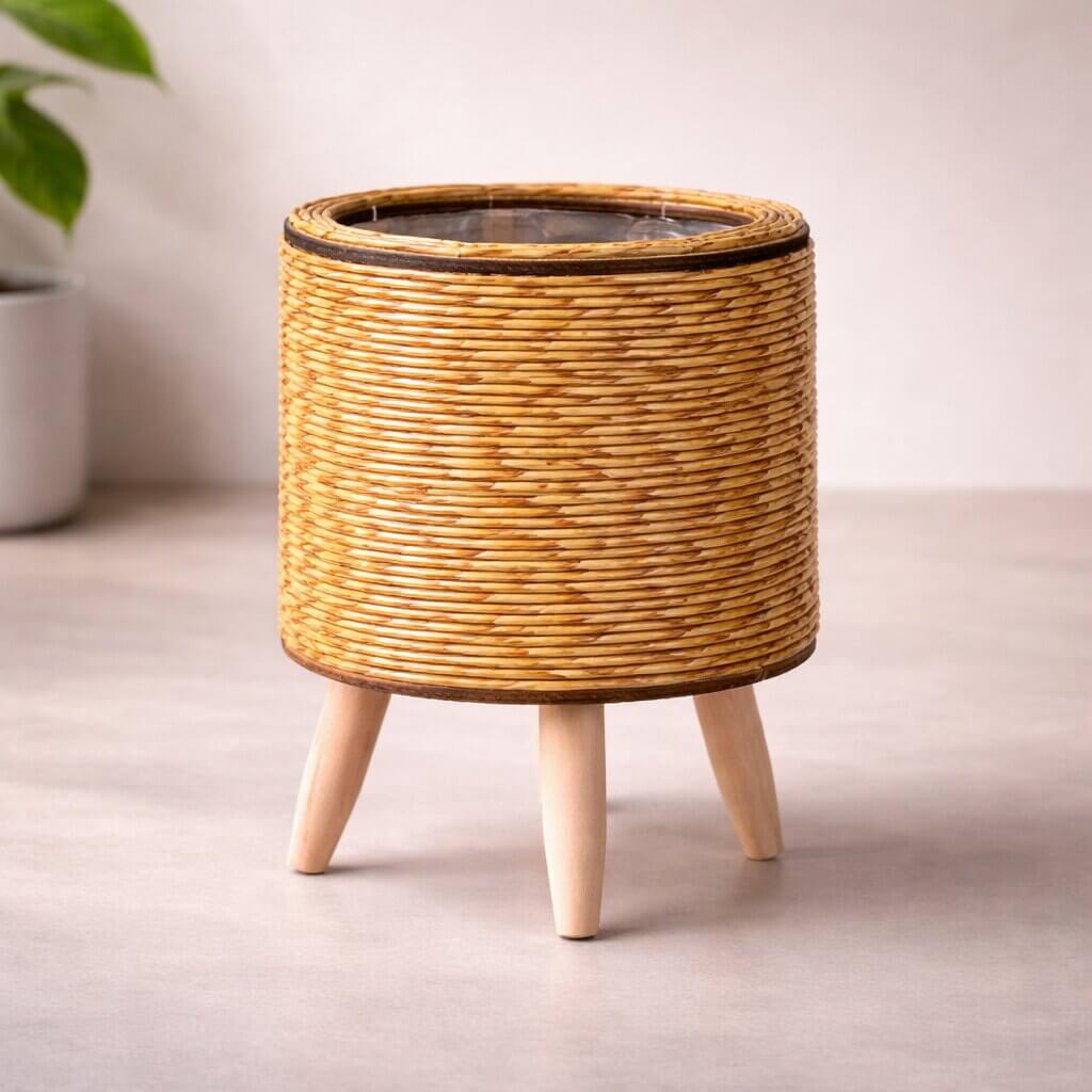 Flower pot for indoors & outdoors | Planter with feet | Plant pot | Virella