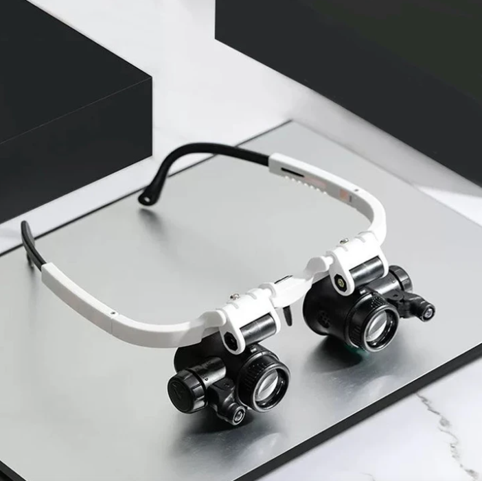 Magnifying Glasses with Light and 8x, 15x & 23x Magnification | ZoomSicht